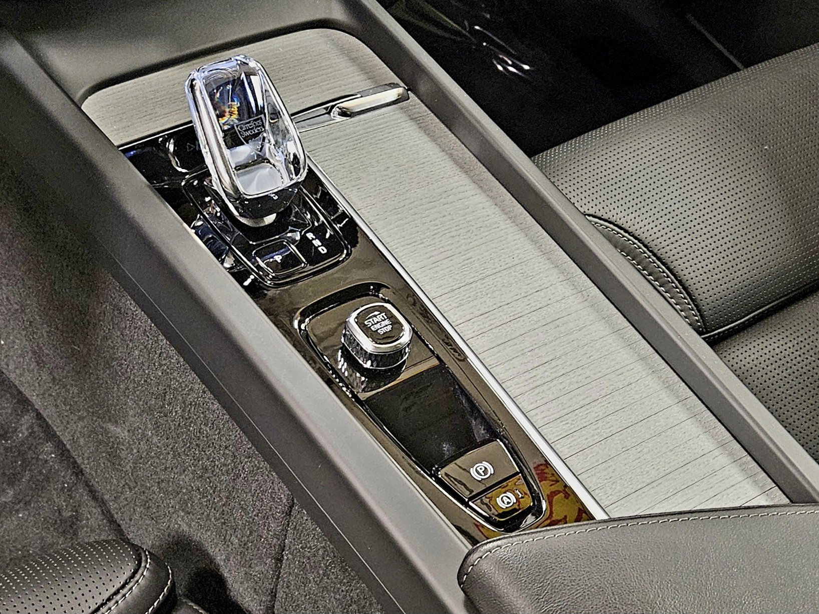 Used 2025 Volvo XC60 T8 Ultra w/ Protection Package Premier image 43