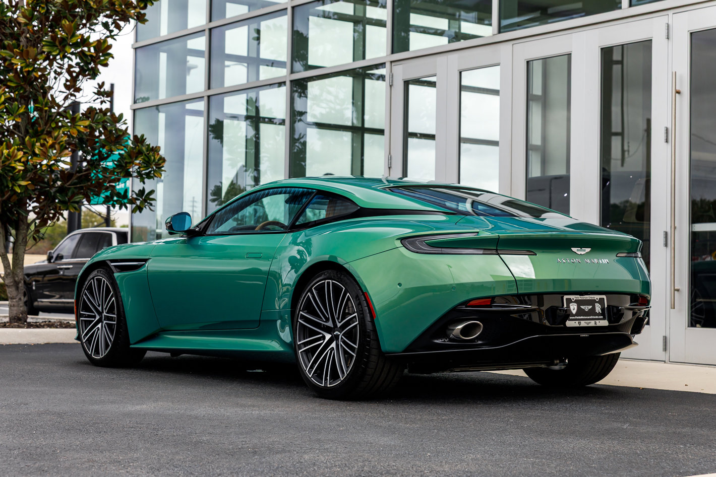 Used 2025 Aston Martin DB12 Coupe image 13