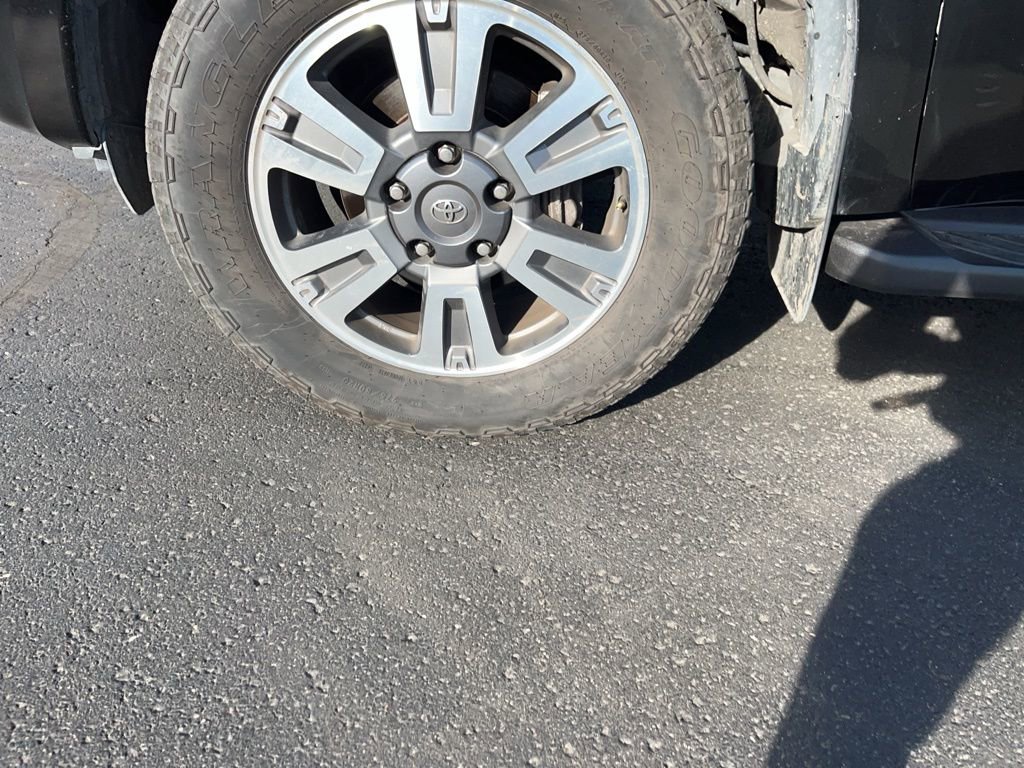 Used 2019 Toyota Tundra Platinum image 9