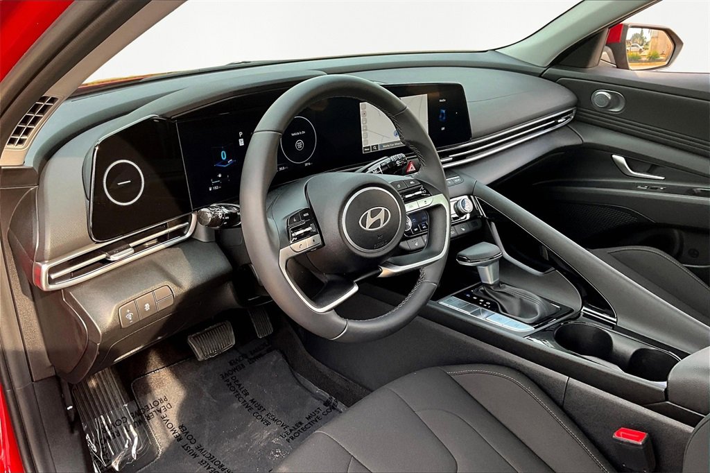 Certified 2025 Hyundai Elantra SEL image 14
