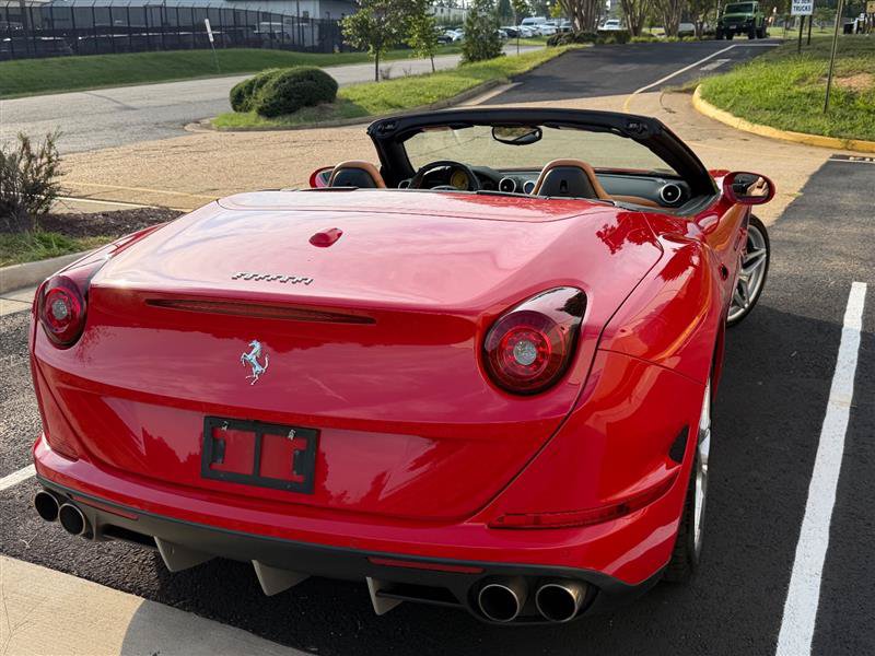 Used 2015 Ferrari California T RWD image 4