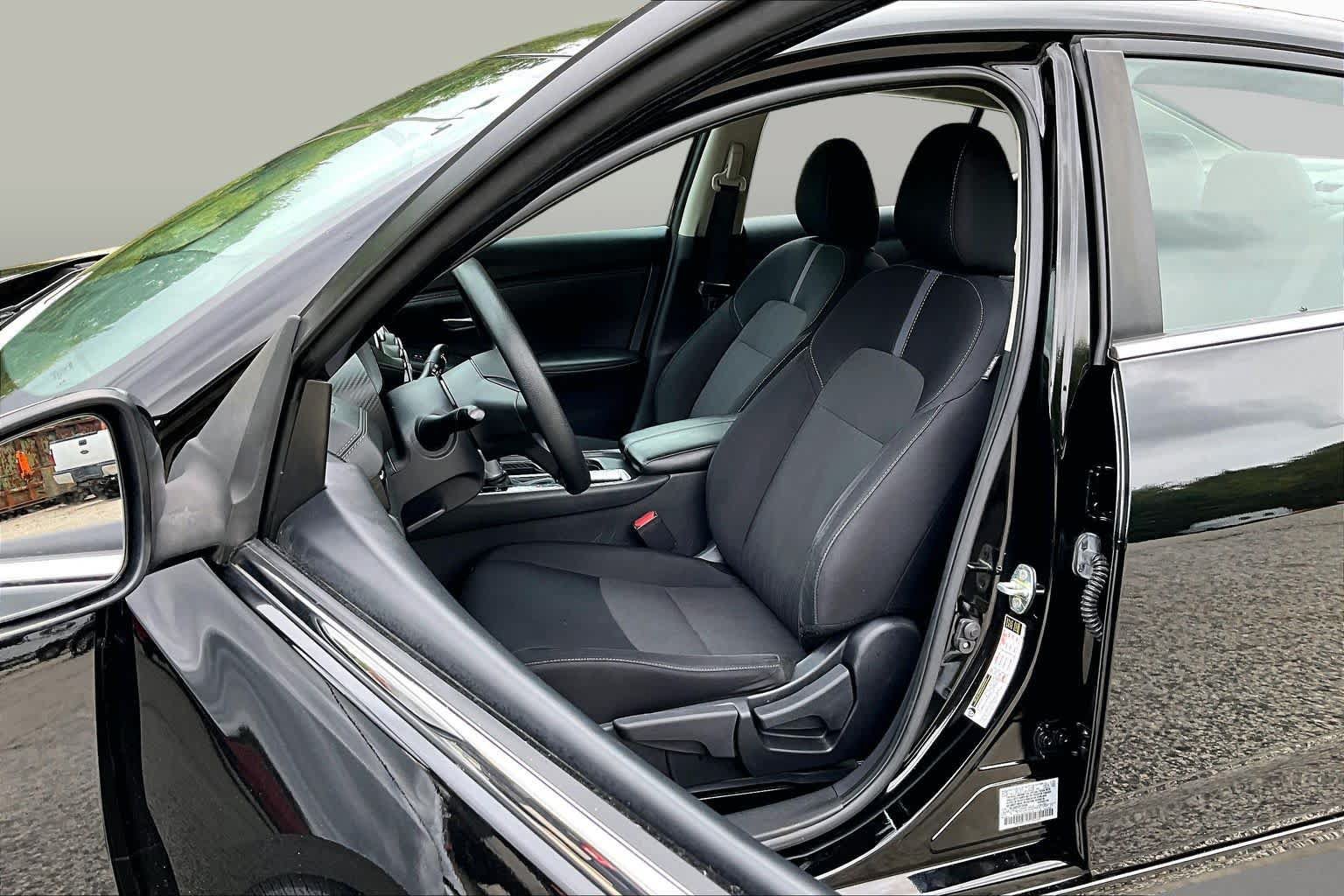 Used 2024 Nissan Sentra SV FWD image 9