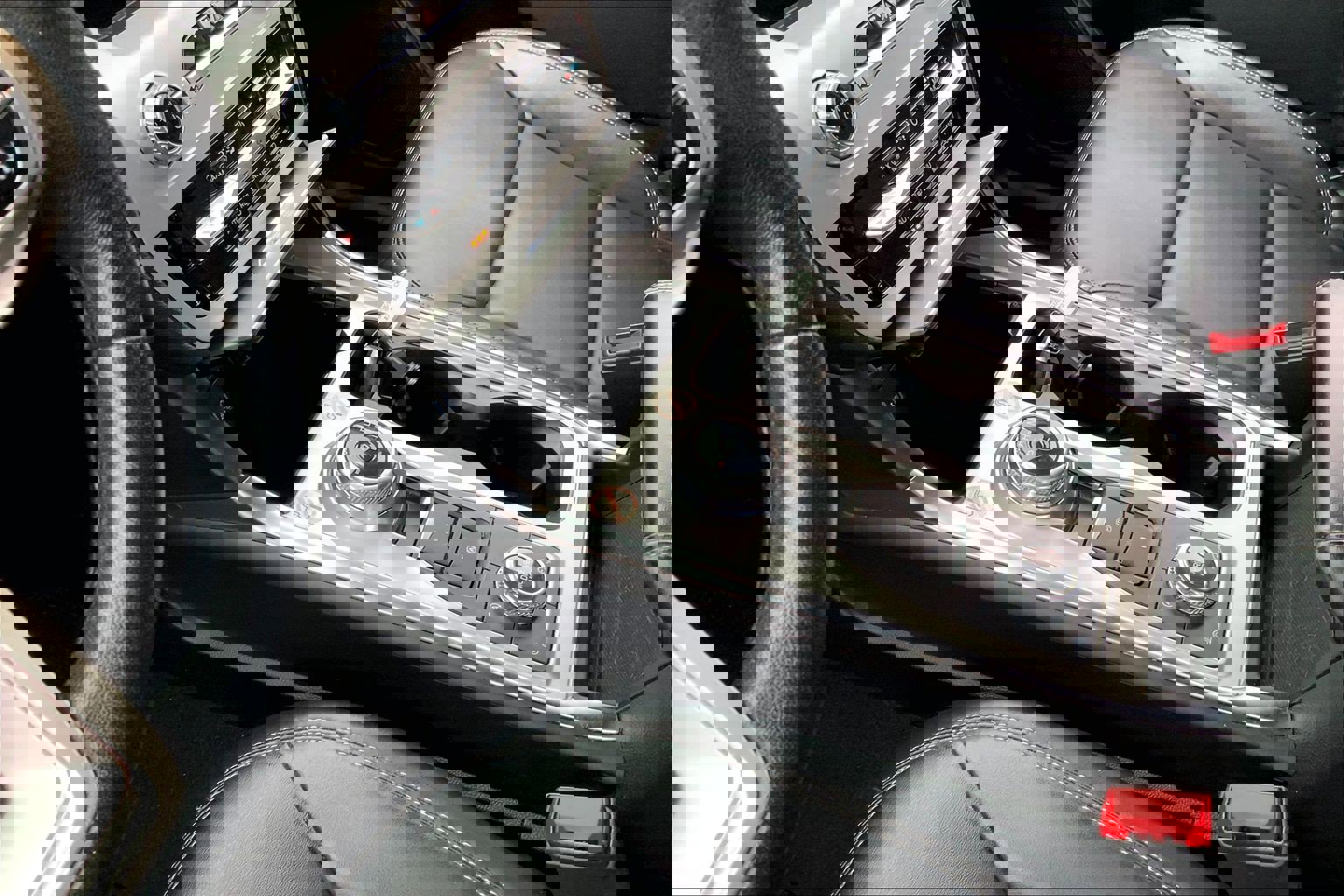 Used 2023 Ford Explorer XLT w/ Equipment Group 202A image 19