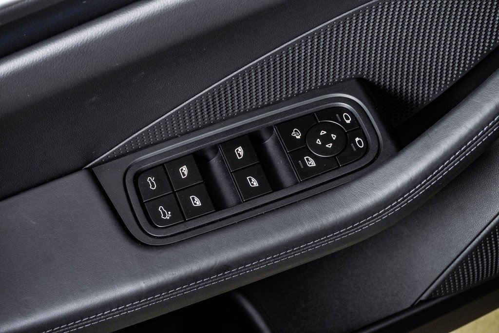 Certified 2025 Porsche Macan Electric image 26