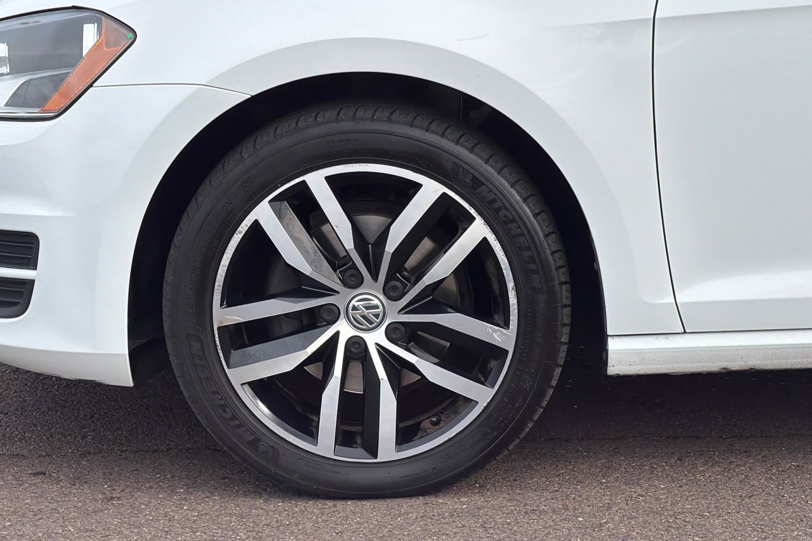 Used 2016 Volkswagen Golf Limited Edition image 26