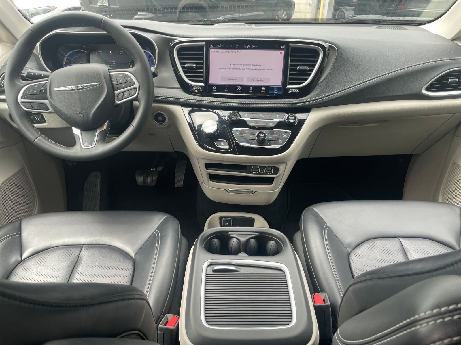 Used 2023 Chrysler Pacifica Touring-L image 41