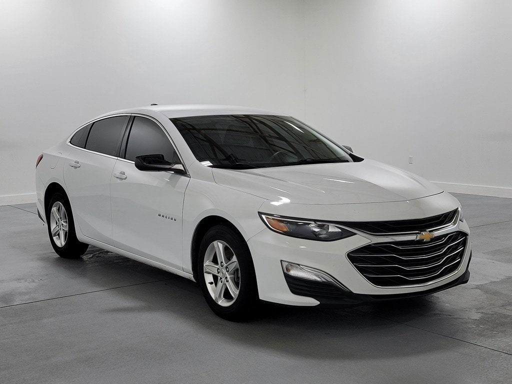 Used 2021 Chevrolet Malibu LS FWD image 2