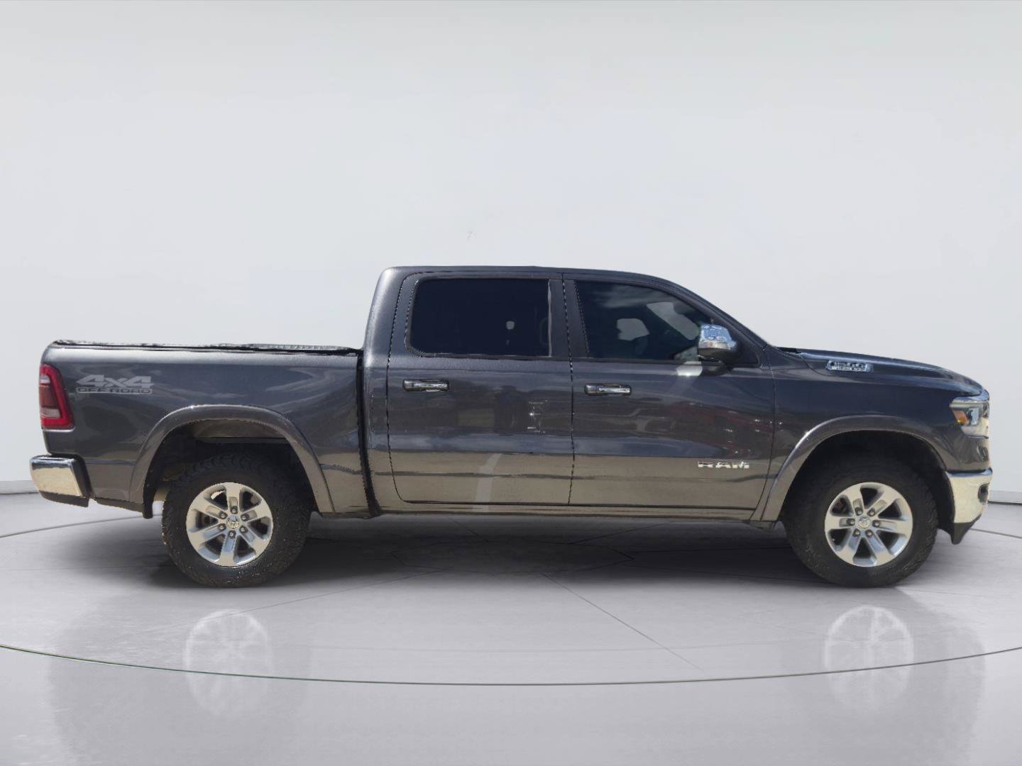 Used 2019 RAM 1500 Laramie w/ Off Road Group AWD/4WD image 6