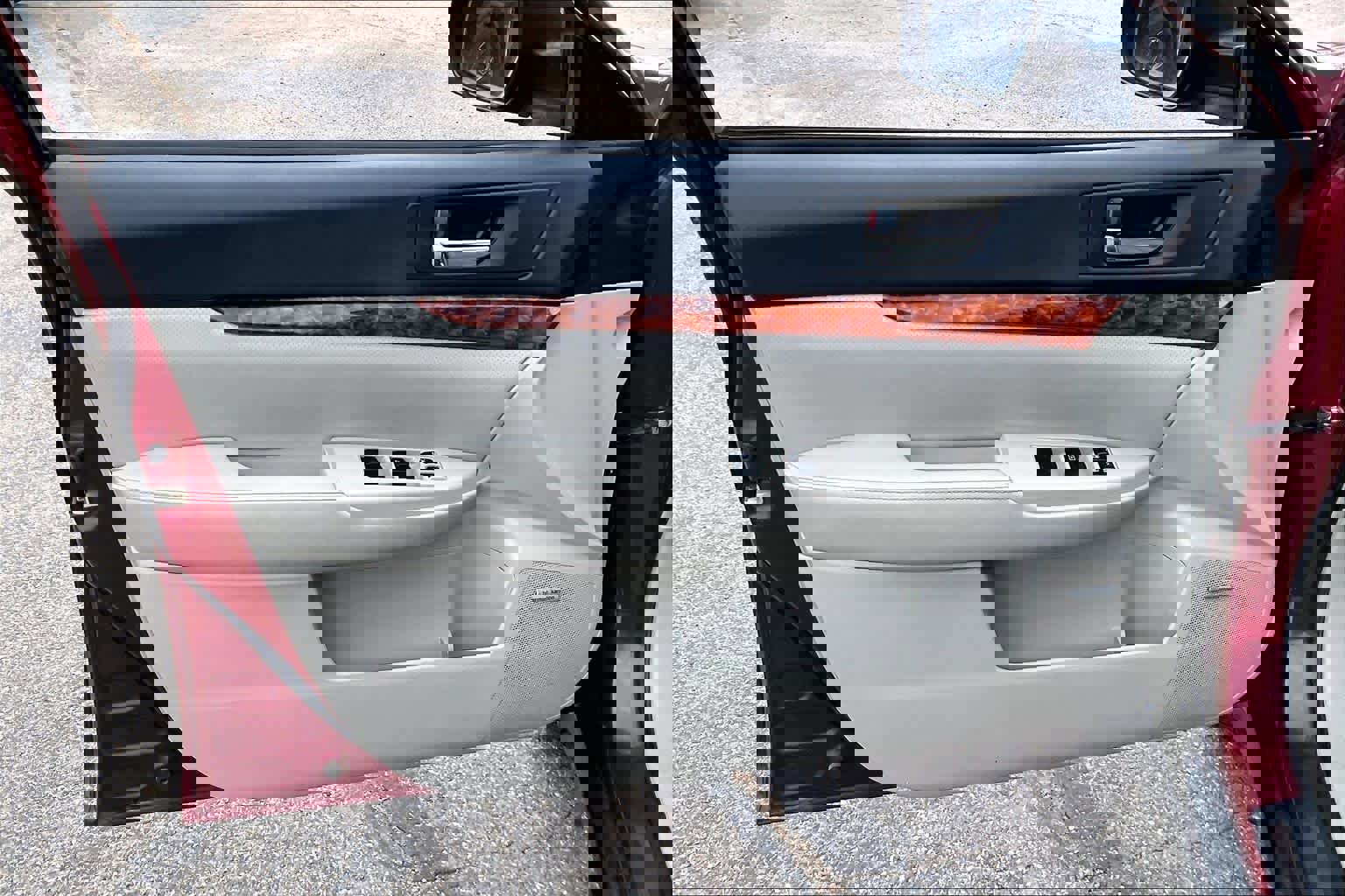 Used 2011 Subaru Outback 2.5i Limited image 20