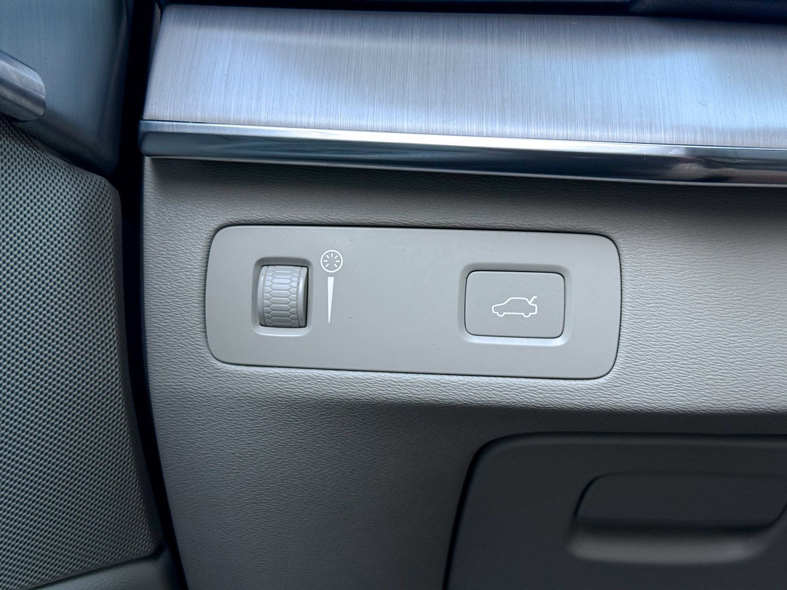 Used 2022 Volvo XC90 T5 Momentum w/ Climate Package image 35