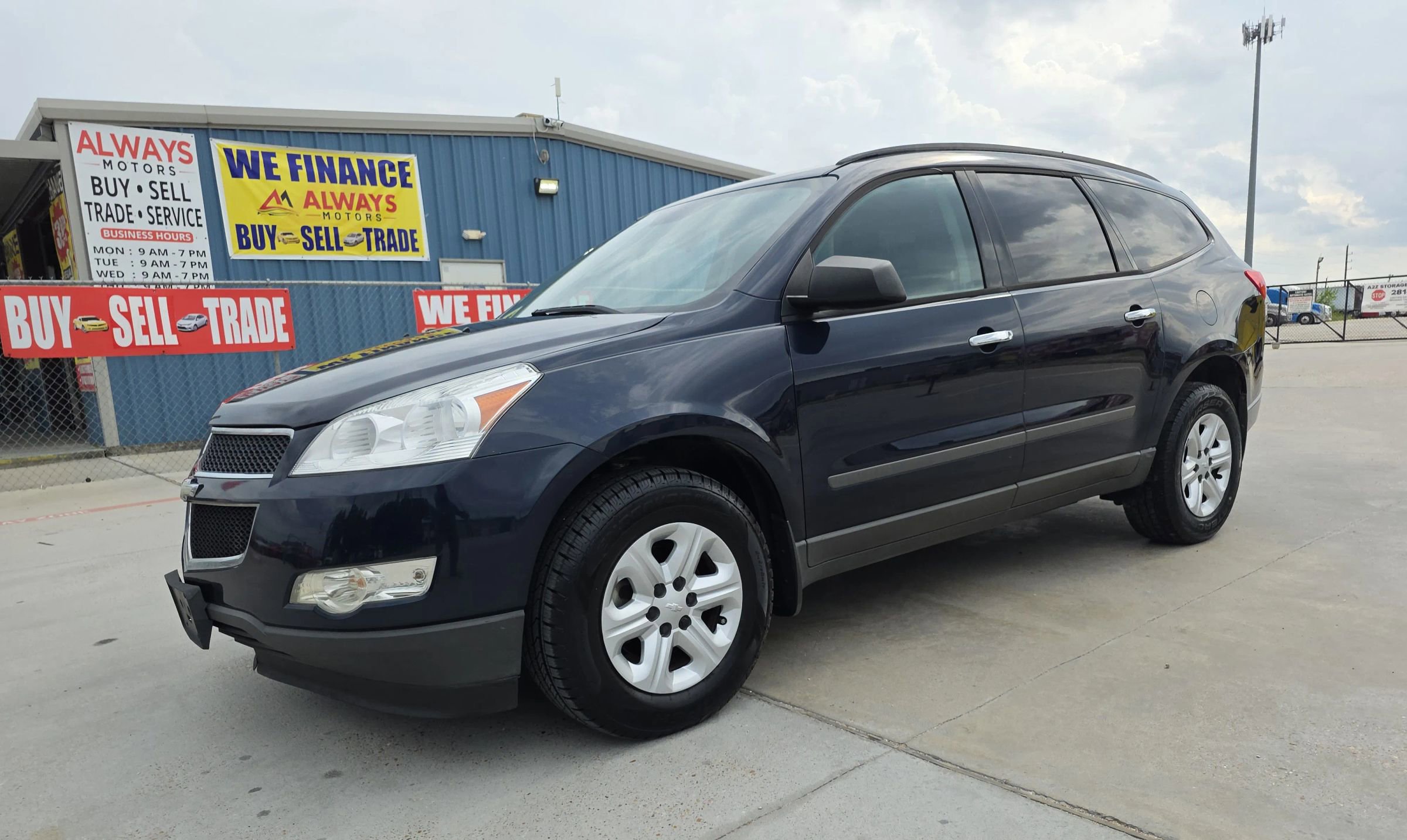 Used 2011 Chevrolet Traverse LS image 2
