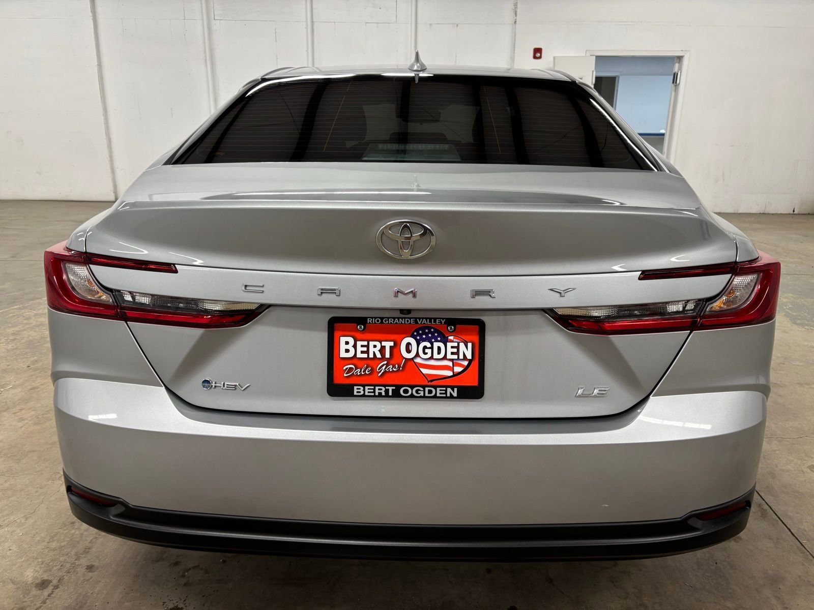 Used 2025 Toyota Camry LE FWD image 6
