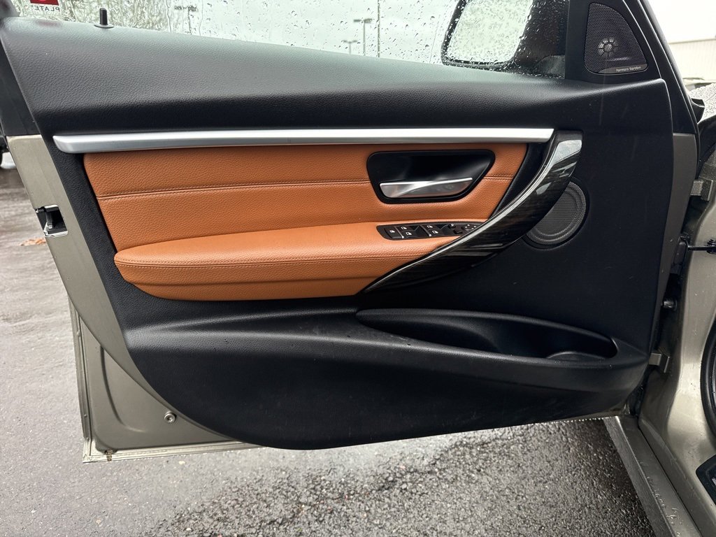 Used 2017 BMW 330i xDrive Wagon w/ Premium Package image 11