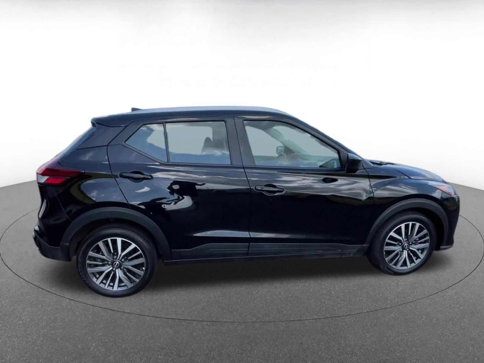 Used 2024 Nissan Kicks SV FWD image 13