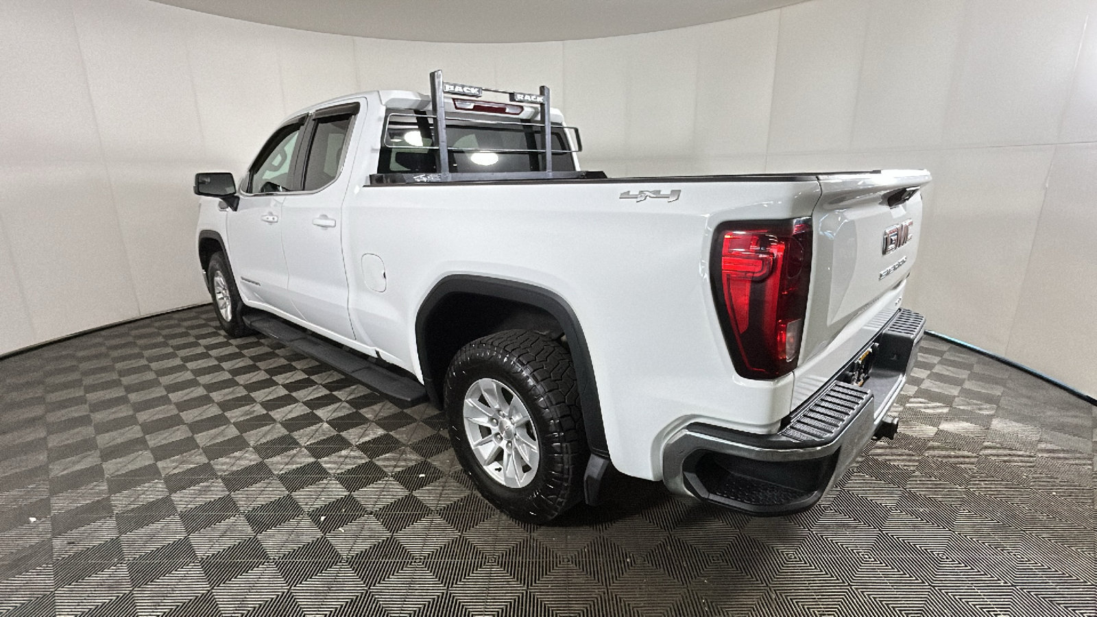 Used 2023 GMC Sierra 1500 SLE AWD/4WD image 5