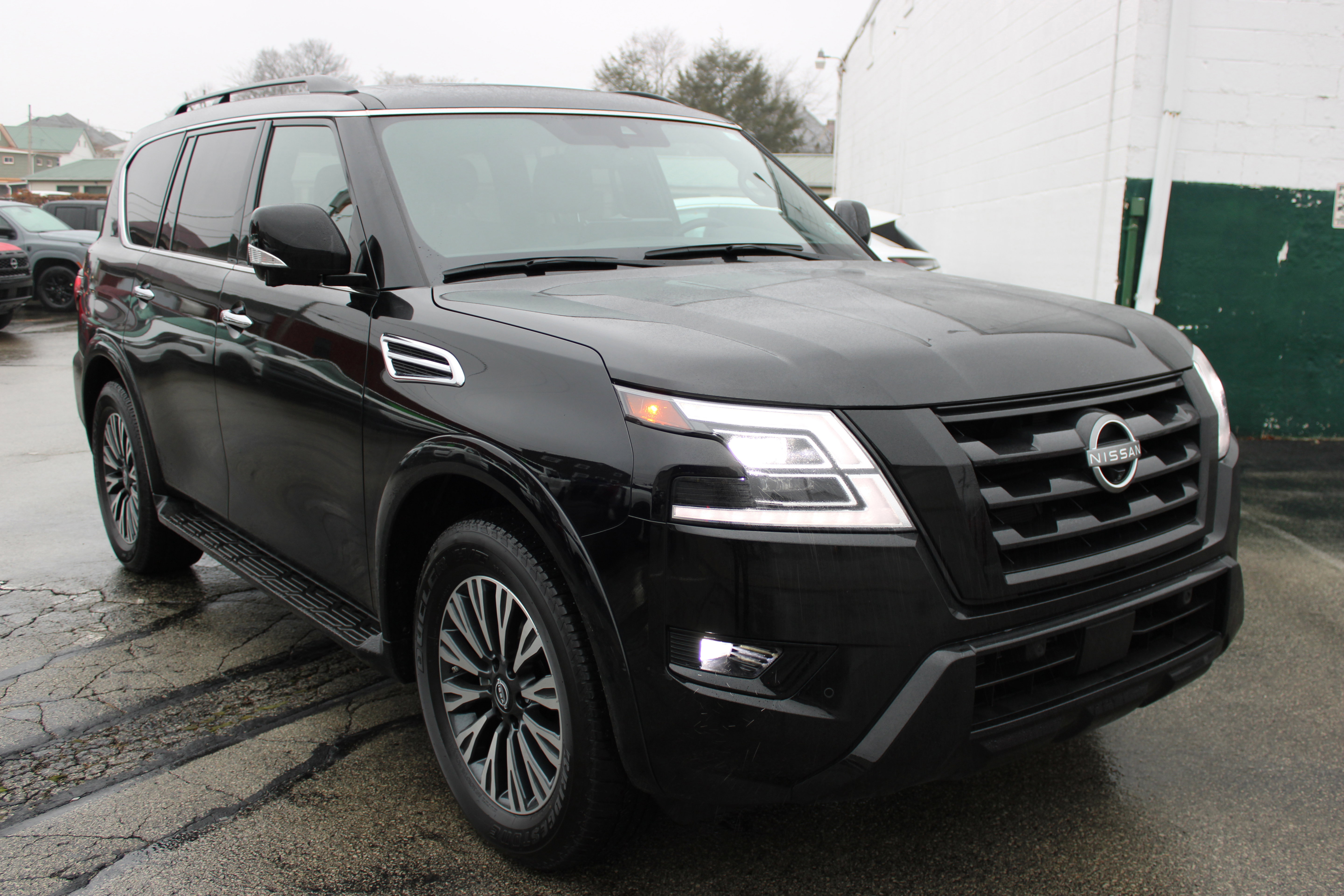 Certified 2024 Nissan Armada SL w/ Midnight Edition Package image 11