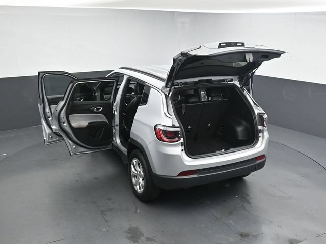 Used 2024 Jeep Compass Latitude AWD/4WD image 36