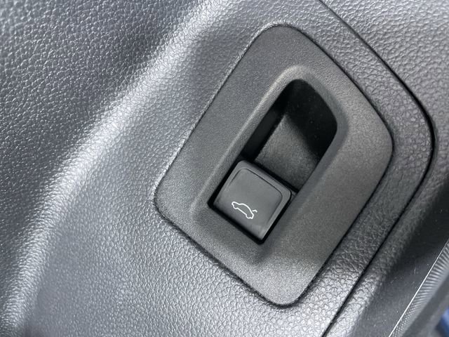 Used 2020 Volkswagen Atlas Cross Sport SEL R-Line image 26