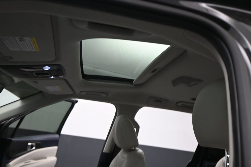 Used 2026 Kia Carnival SX w/ SX Dark Edition Package FWD image 10