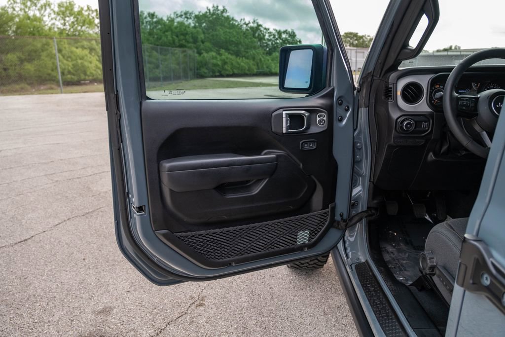 Used 2025 Jeep Wrangler Willys image 10