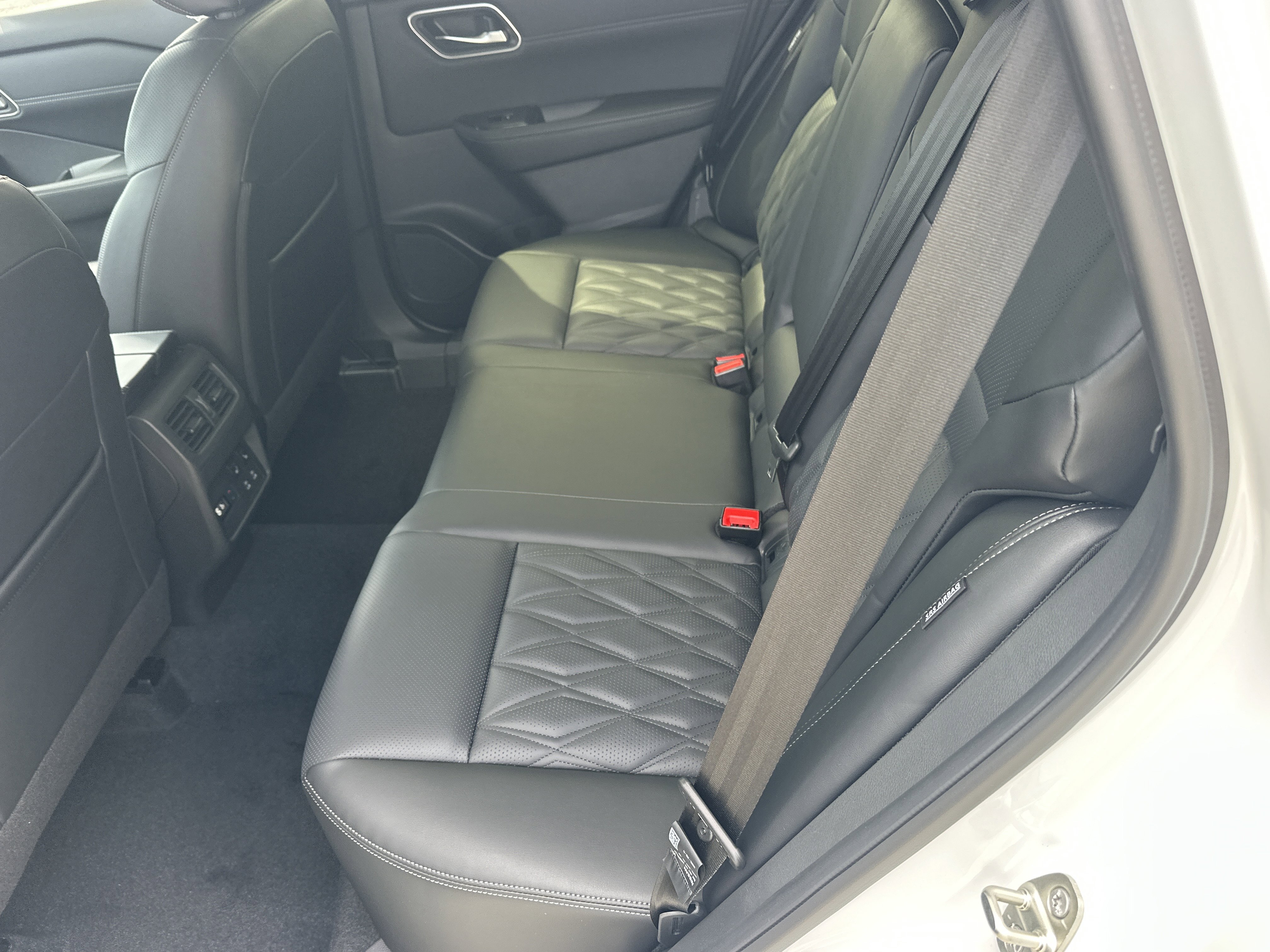 New 2026 Nissan Rogue Platinum image 11