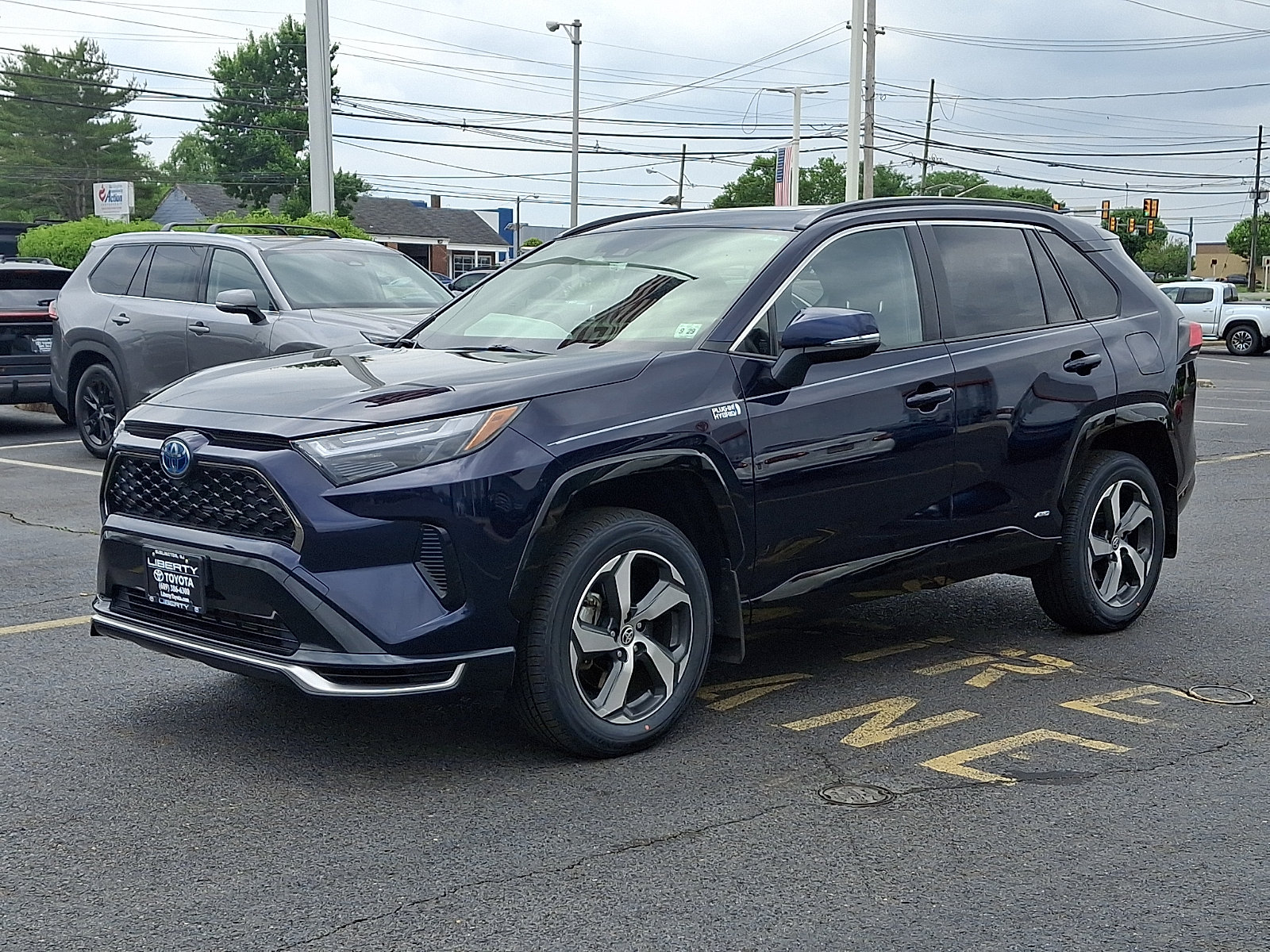 Used 2024 Toyota RAV4 SE w/ Weather & Moonroof Package AWD/4WD image 3