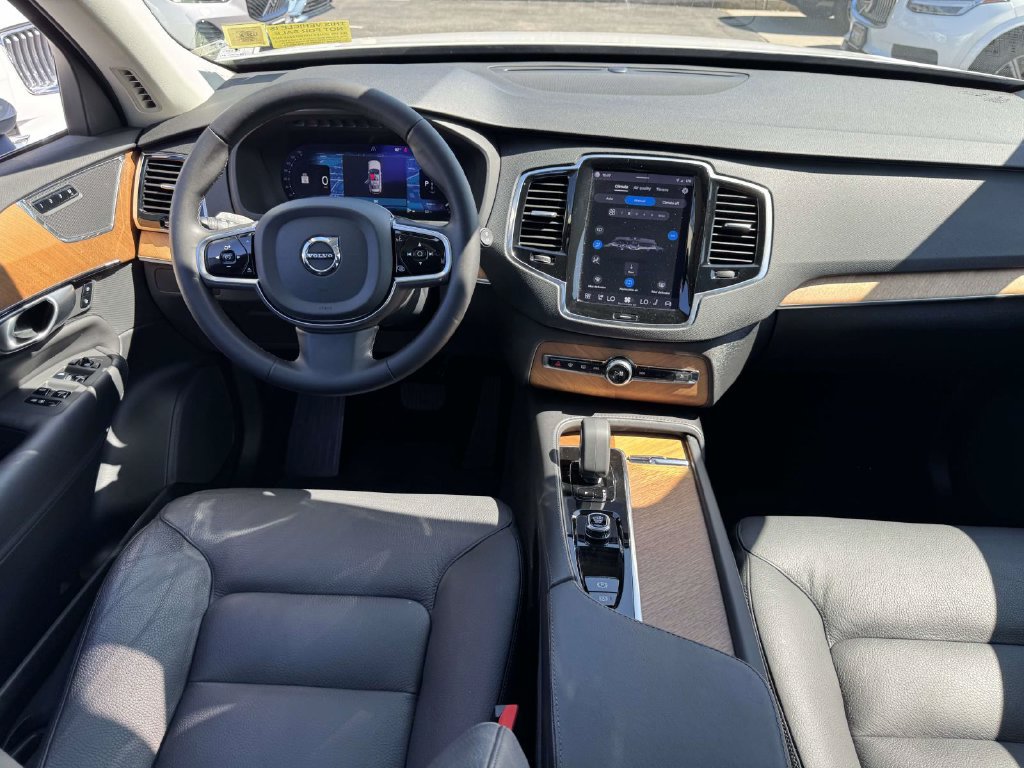Certified 2024 Volvo XC90 B6 Plus AWD/4WD image 11