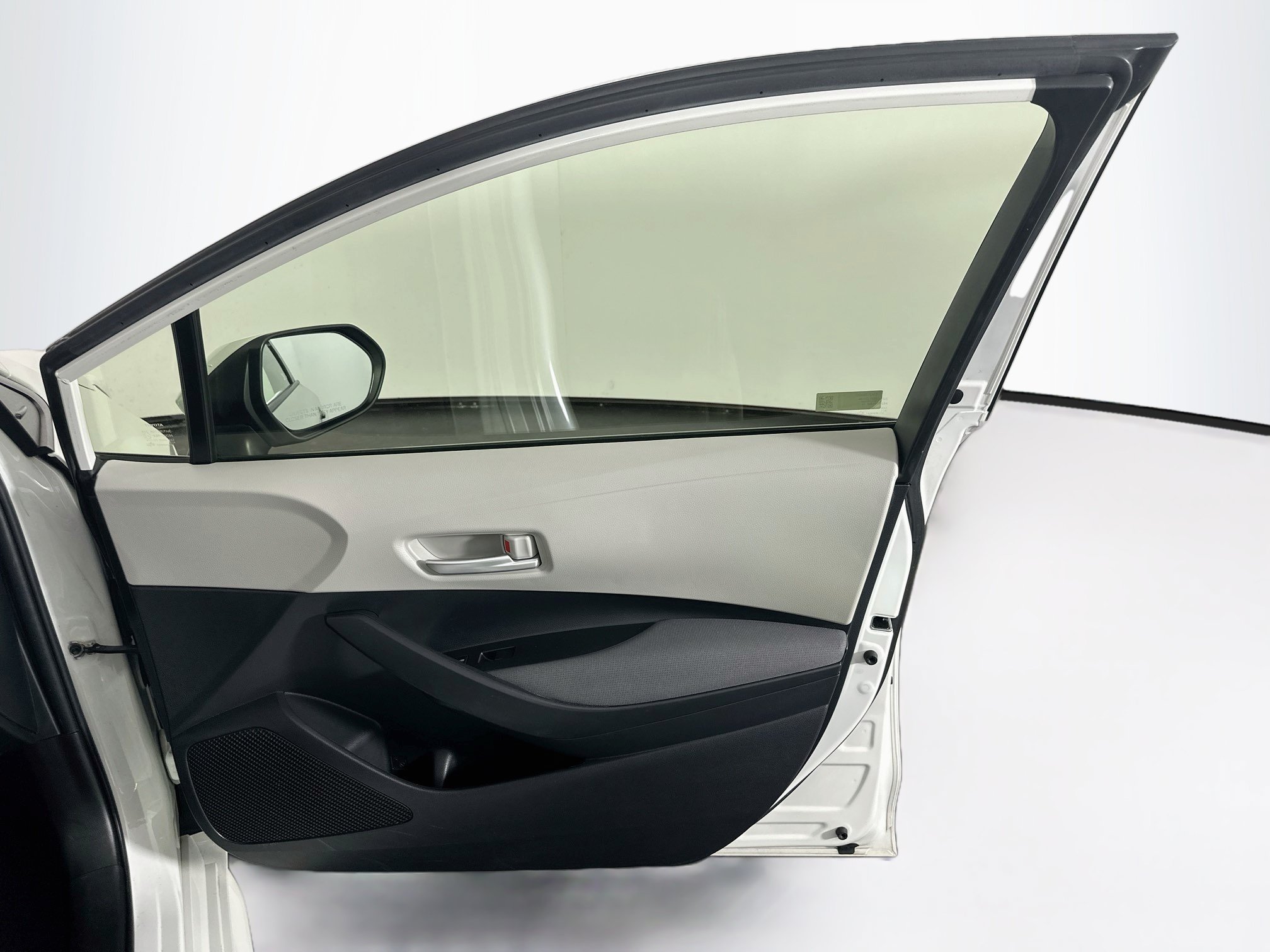 Used 2021 Toyota Corolla LE FWD image 30