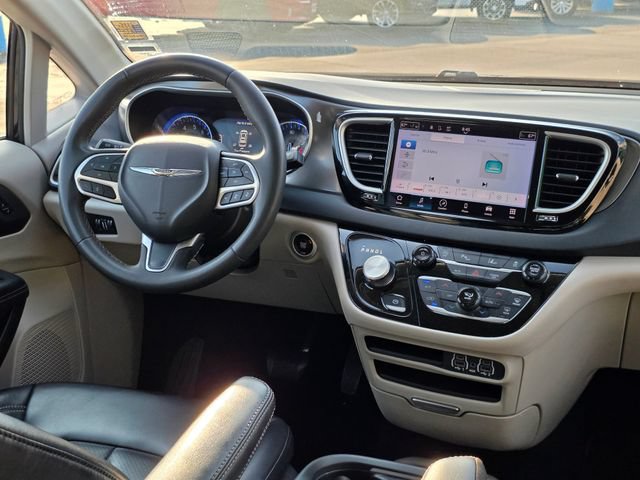 Used 2023 Chrysler Pacifica Touring-L FWD image 35