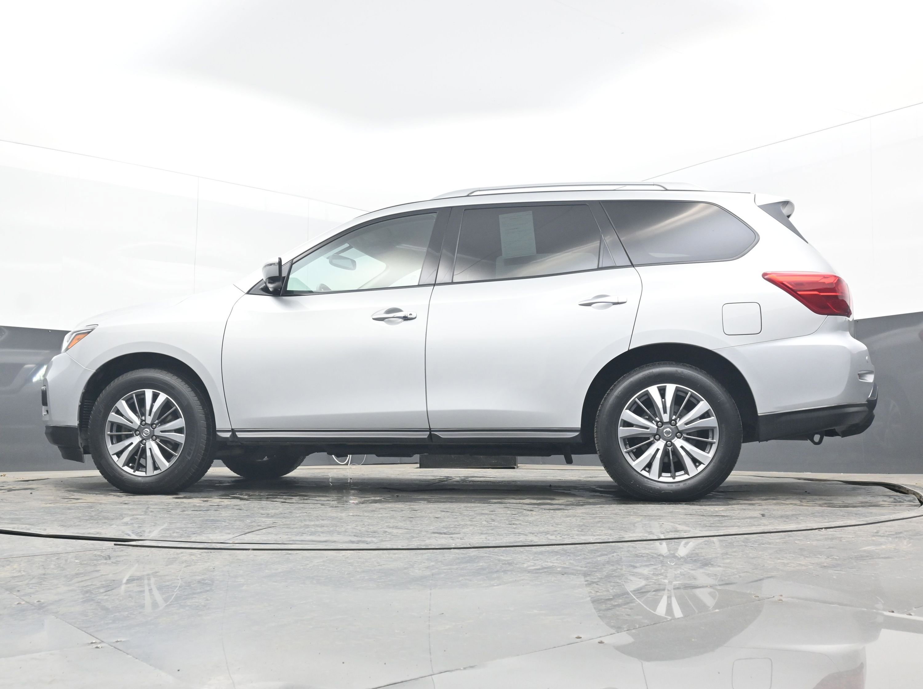Used 2020 Nissan Pathfinder SL image 25
