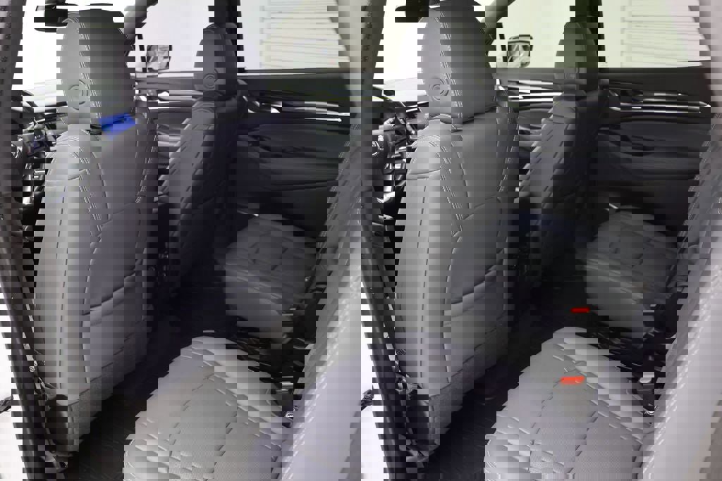 Used 2023 Buick Enclave Essence image 11