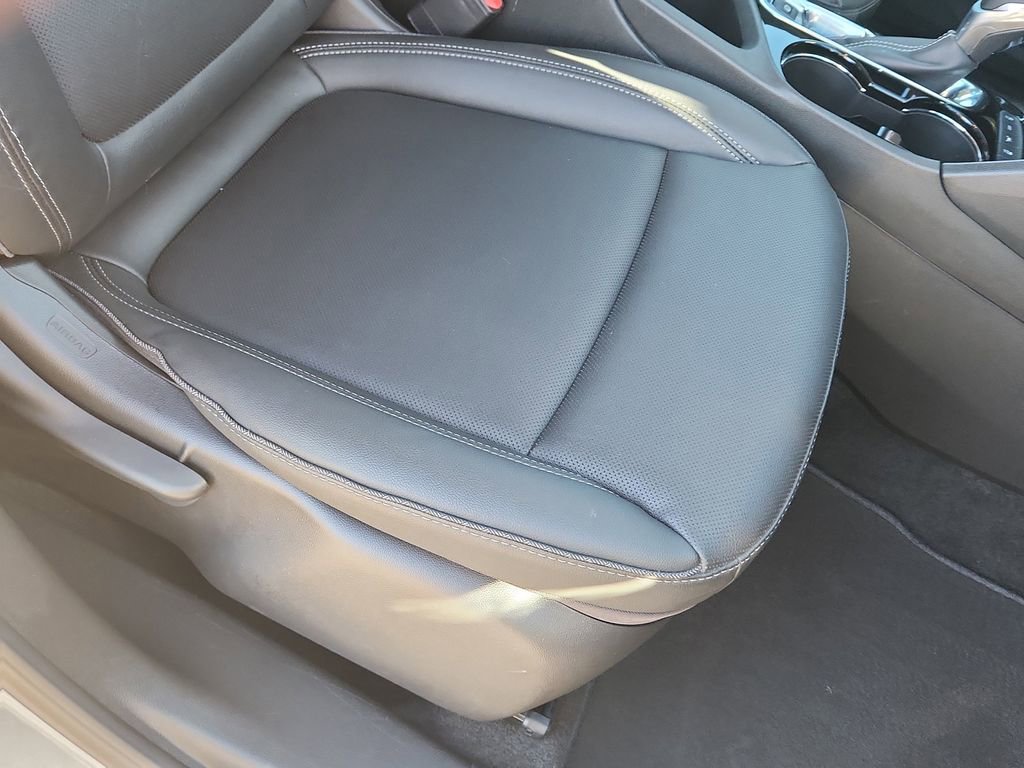 Used 2024 Buick Encore GX Sport Touring image 13