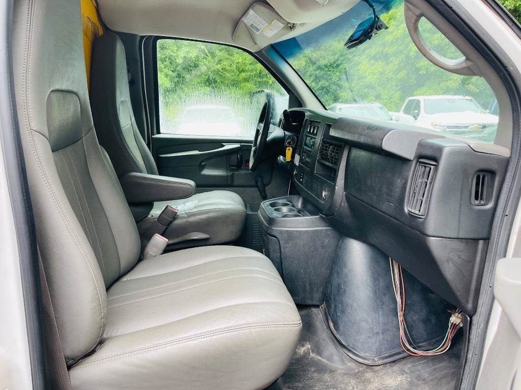 Used 2014 GMC Savana 3500 Extended RWD image 24