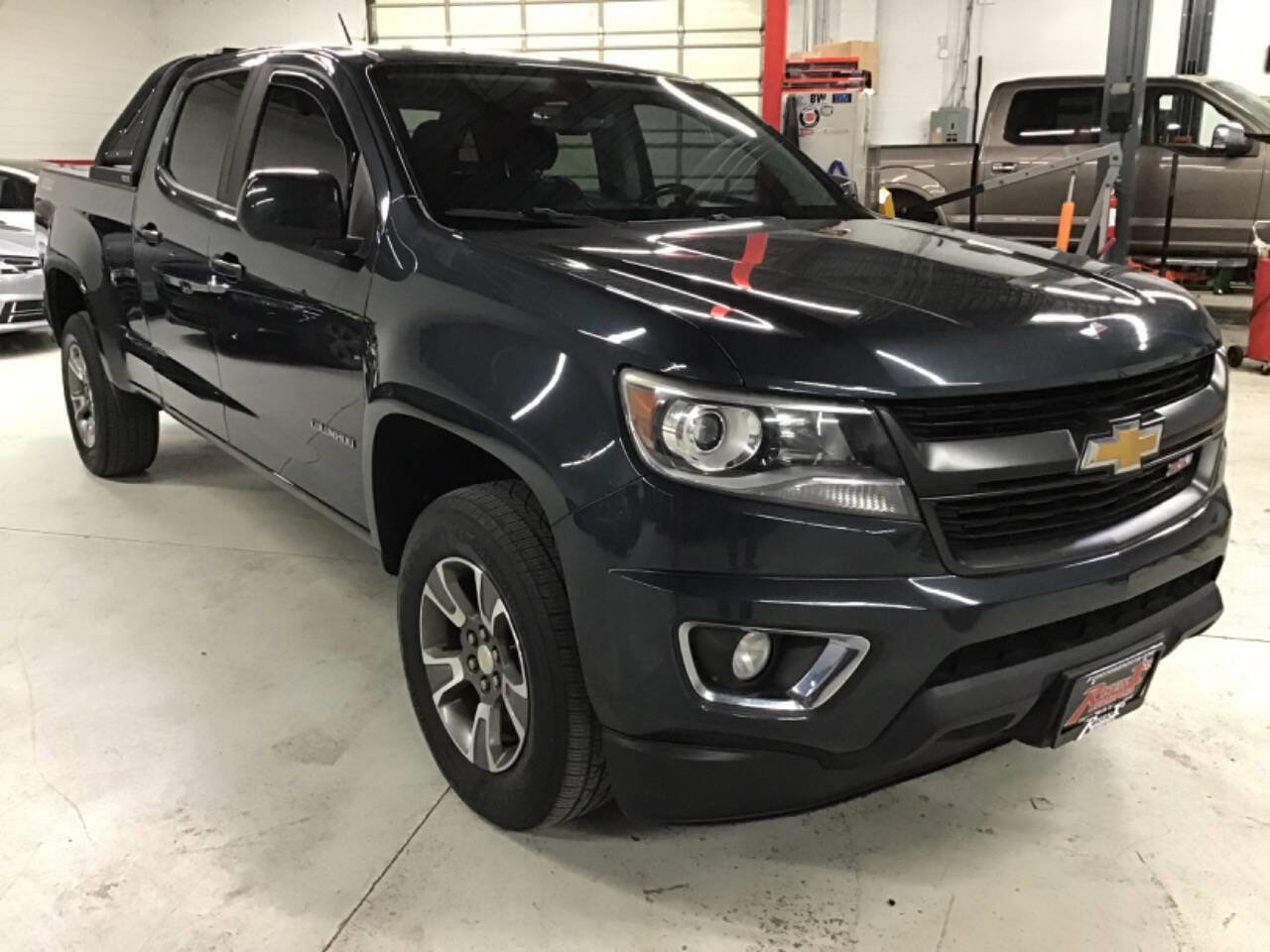 Used 2017 Chevrolet Colorado Z71 w/ LPO, Premium Interior Package AWD/4WD image 3