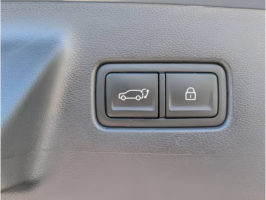 Used 2025 Hyundai Santa Fe SEL FWD image 8