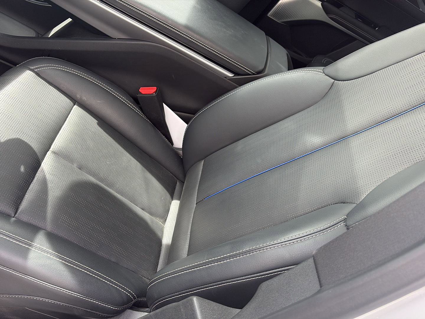 Used 2024 Cadillac Lyriq Sport image 8