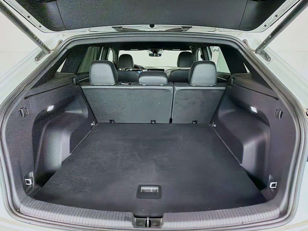 Used 2025 Volkswagen Atlas Cross Sport SE FWD image 30