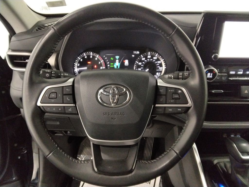 Used 2024 Toyota Highlander LE image 12