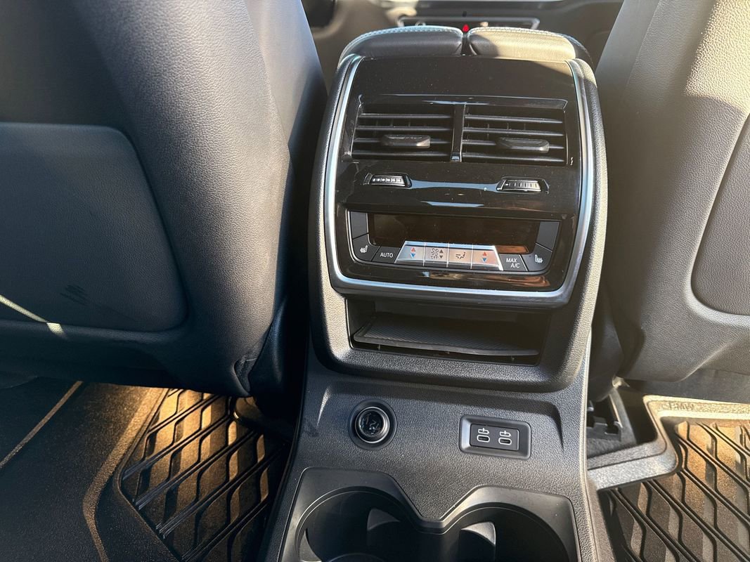 Used 2024 BMW X7 M60i w/ Executive Package image 18