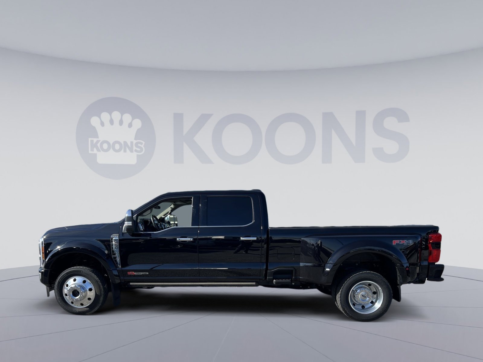 Certified 2025 Ford F450 Platinum w/ Platinum Plus Package image 2