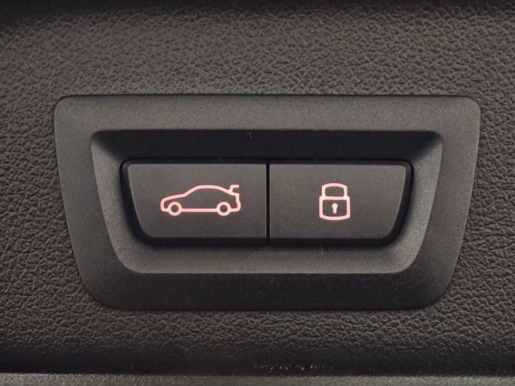 Used 2025 BMW X5 xDrive50e image 23