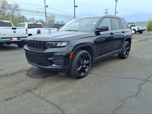 Certified 2023 Jeep Grand Cherokee Altitude AWD/4WD image 3