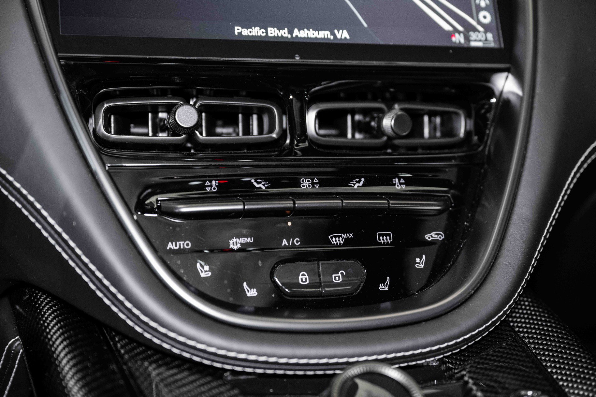 Used 2024 Aston Martin DBX 707 image 32