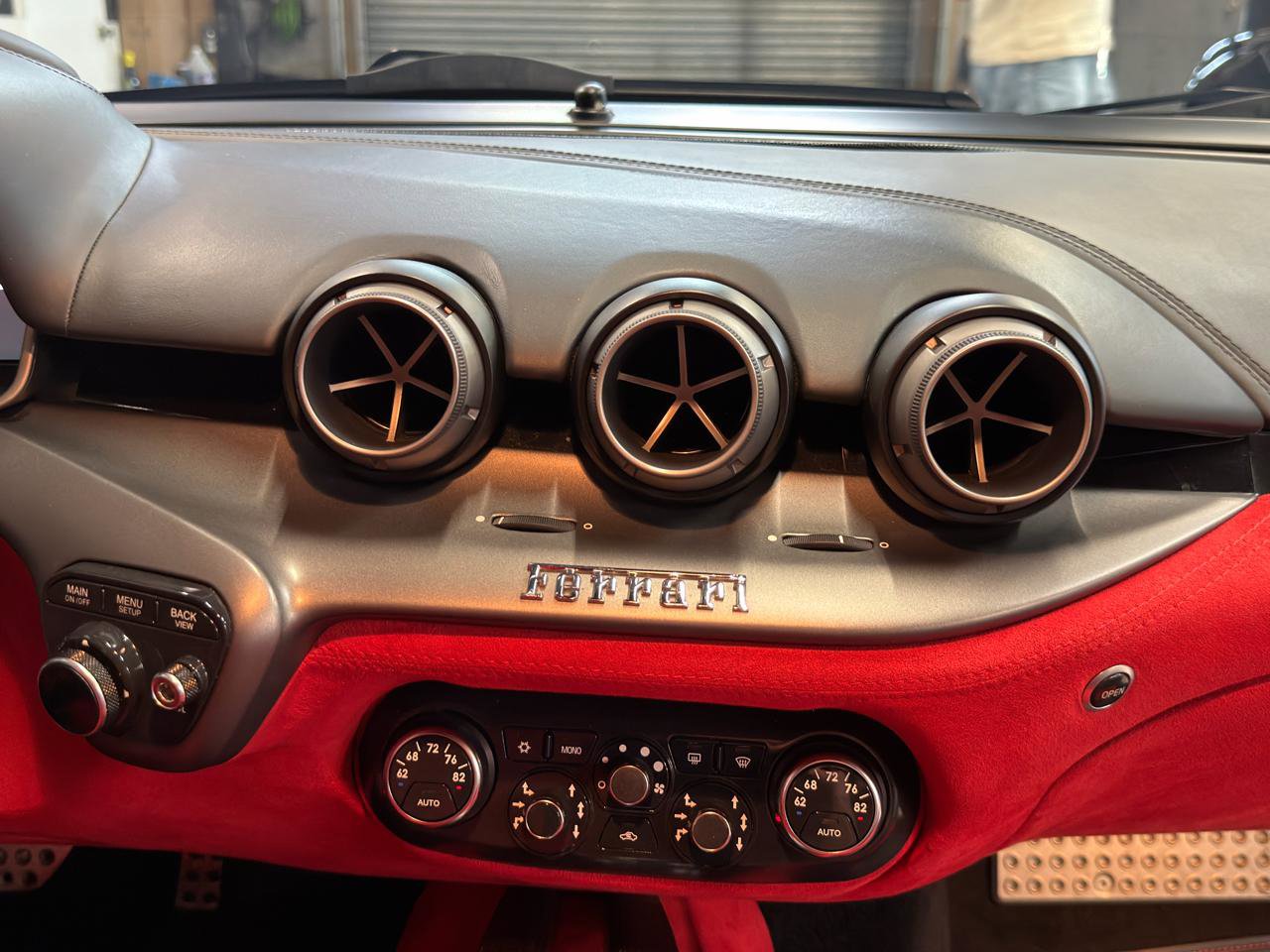 Used 2013 Ferrari F12 Berlinetta RWD image 21