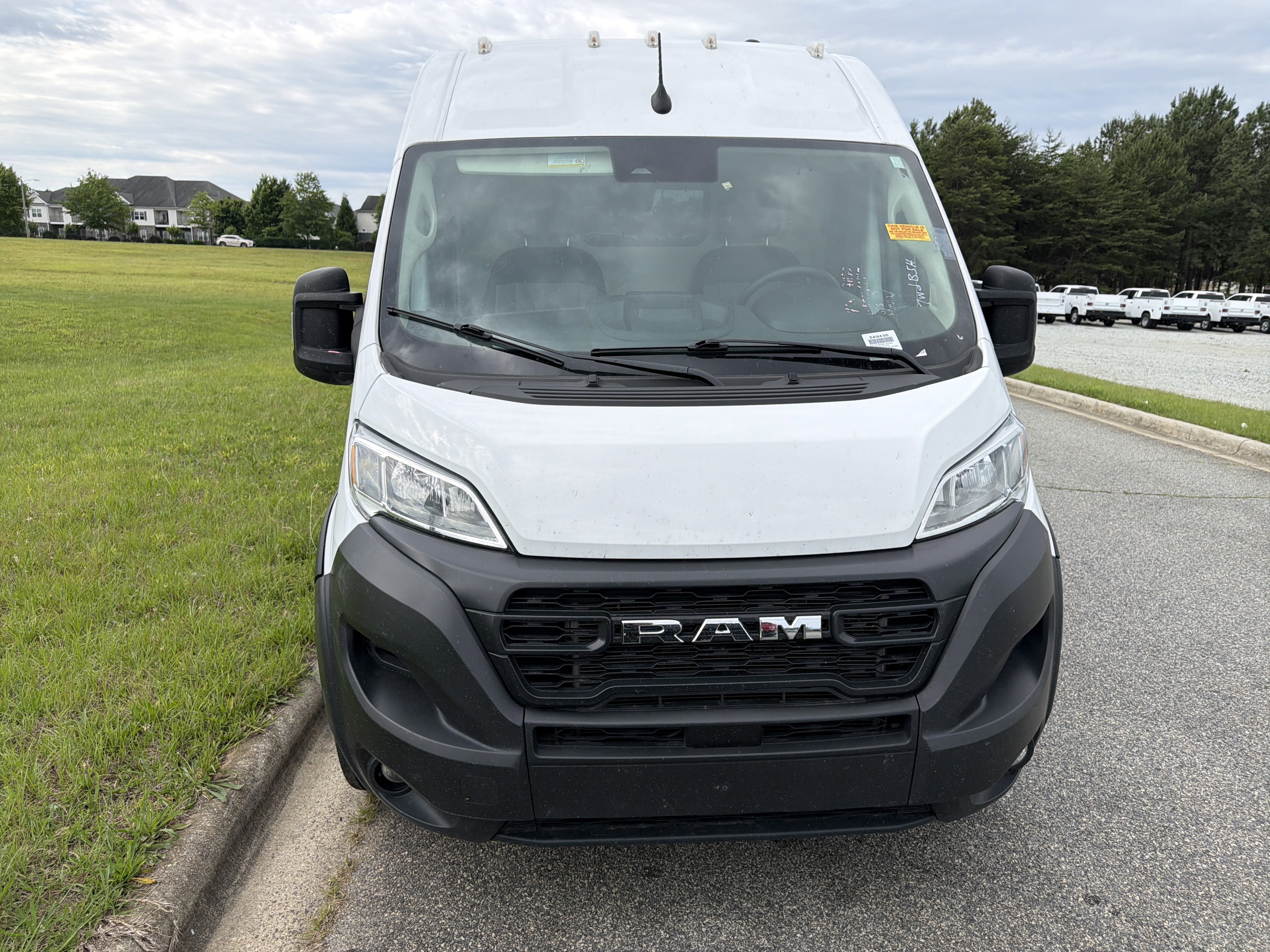 Used 2024 RAM ProMaster 2500 w/ Convenience Group FWD image 3