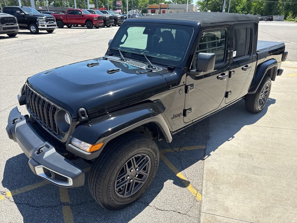 Used 2024 Jeep Gladiator Sport AWD/4WD image 10