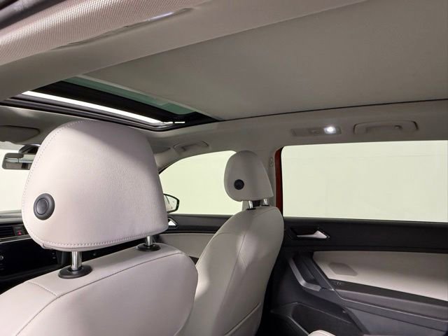 Used 2018 Volkswagen Tiguan SE w/ Panoramic Sunroof Package FWD image 36