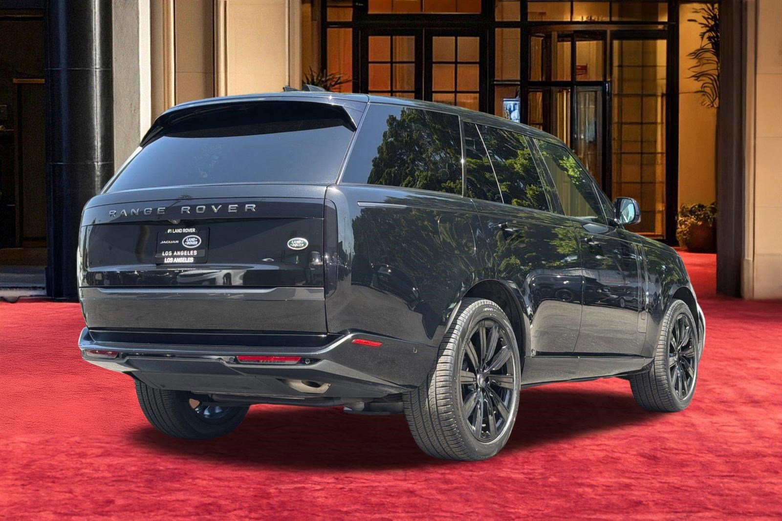 Used 2023 Land Rover Range Rover SE image 8