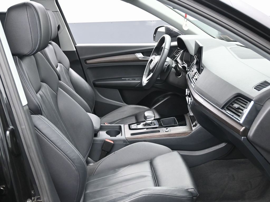 Used 2023 Audi Q5 e Premium w/ Convenience Package image 30