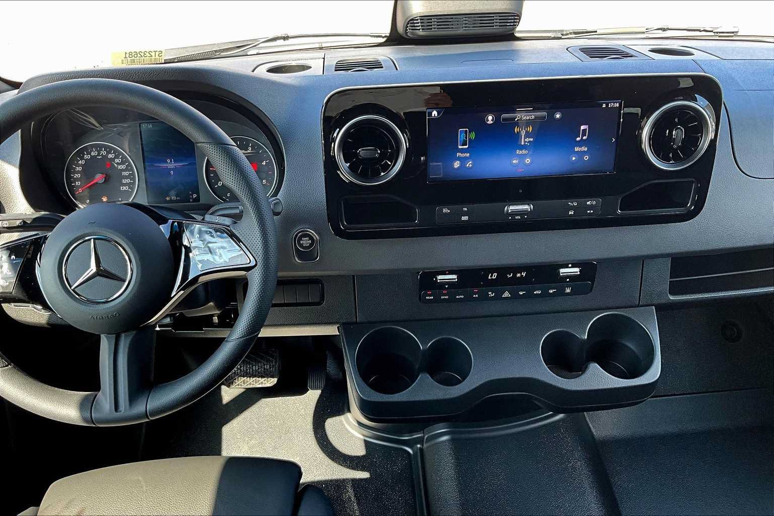New 2025 Mercedes-Benz Sprinter 2500 image 6